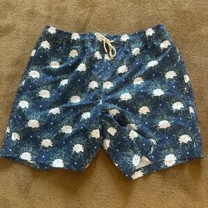 Bayberry Trunk | Navy White Lotus